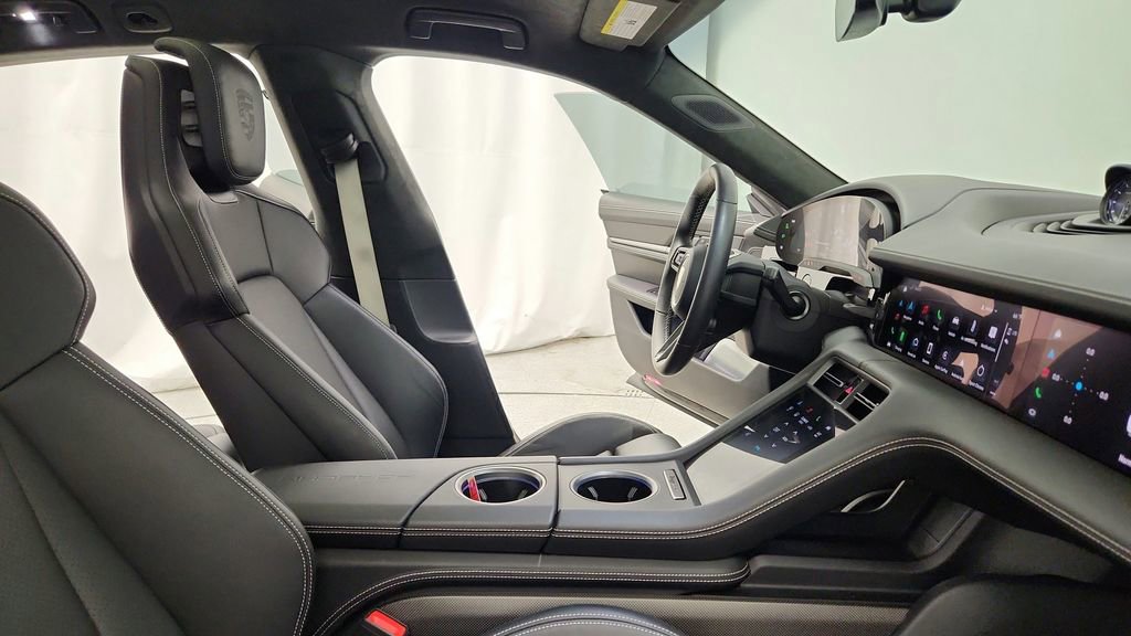 Used 2023 Porsche Taycan GTS image 32