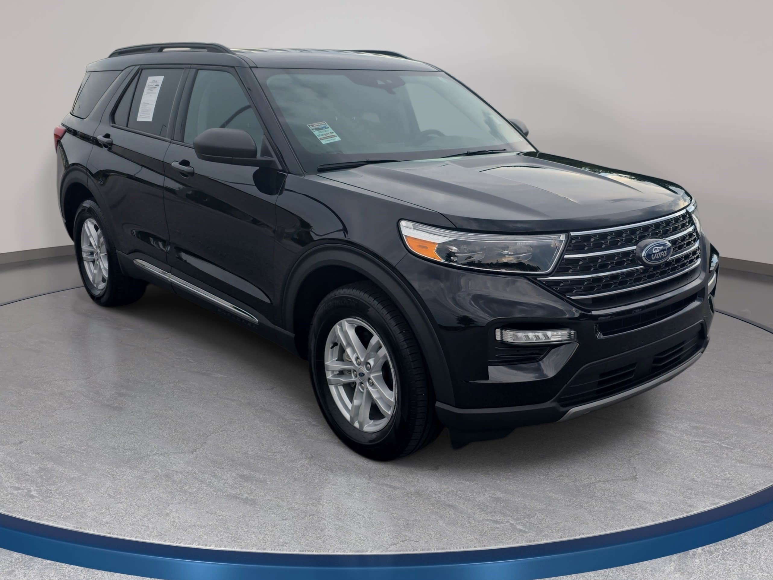Used 2023 Ford Explorer XLT w/ Equipment Group 202A AWD/4WD image 3