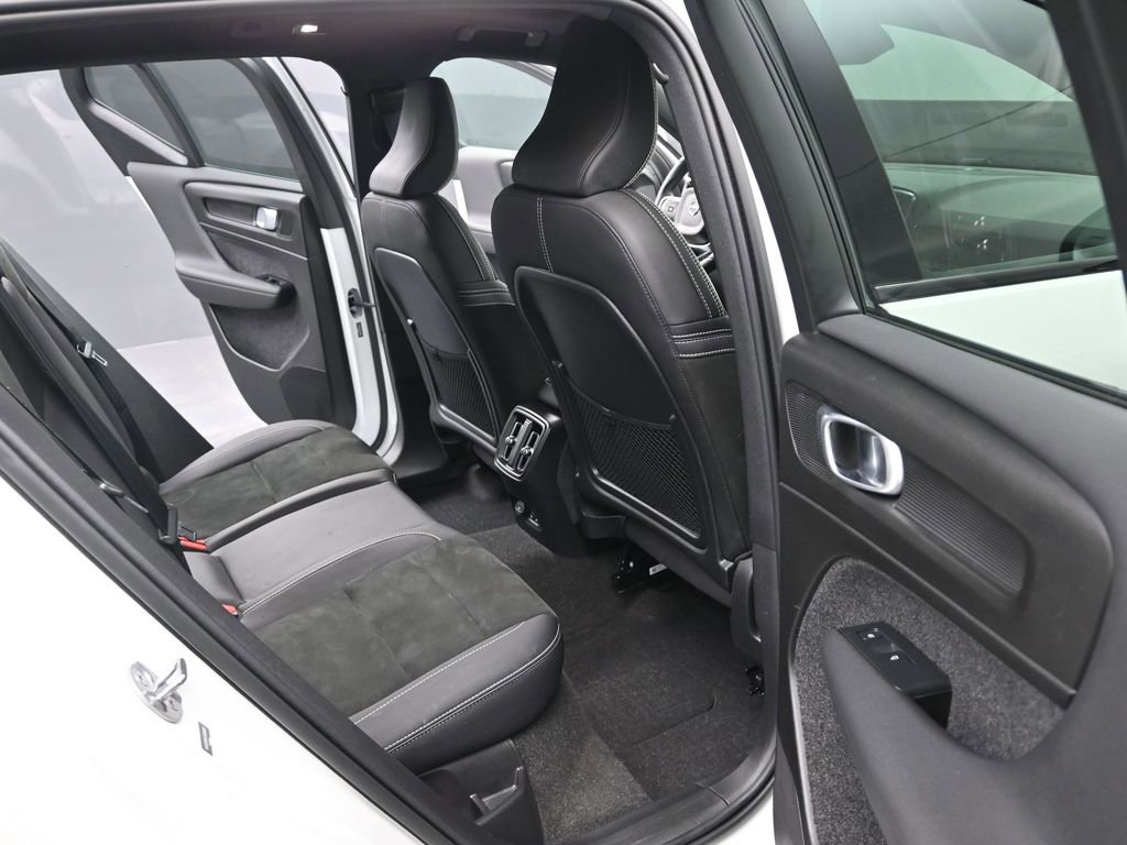 Used 2023 Volvo XC40 Recharge Ultimate w/ Protection Package Premier image 16