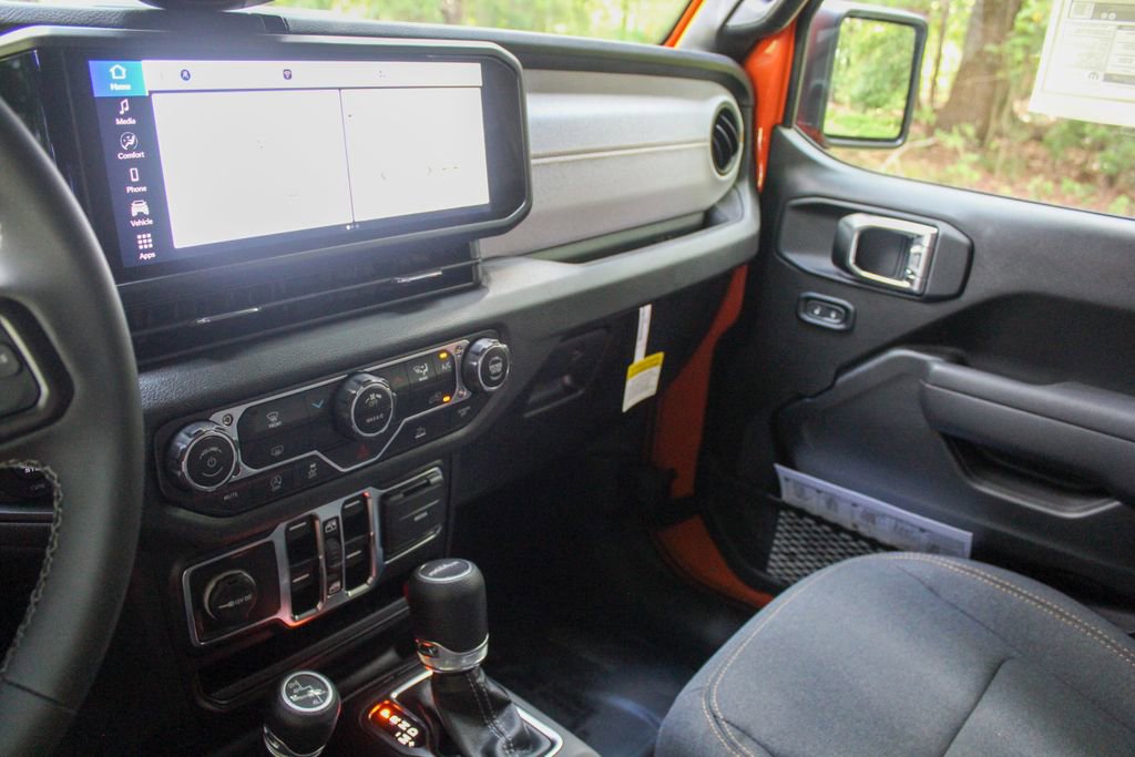 New 2025 Jeep Gladiator Sport image 18