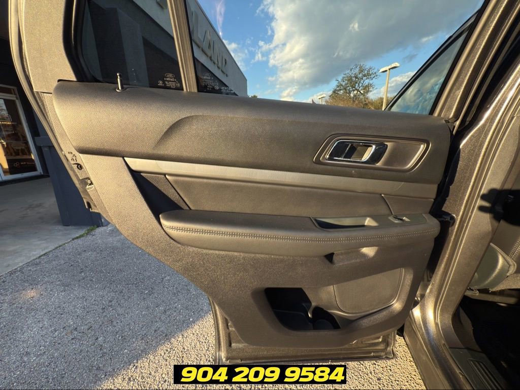 Used 2018 Ford Explorer XLT w/ Equipment Group 202A AWD/4WD image 20