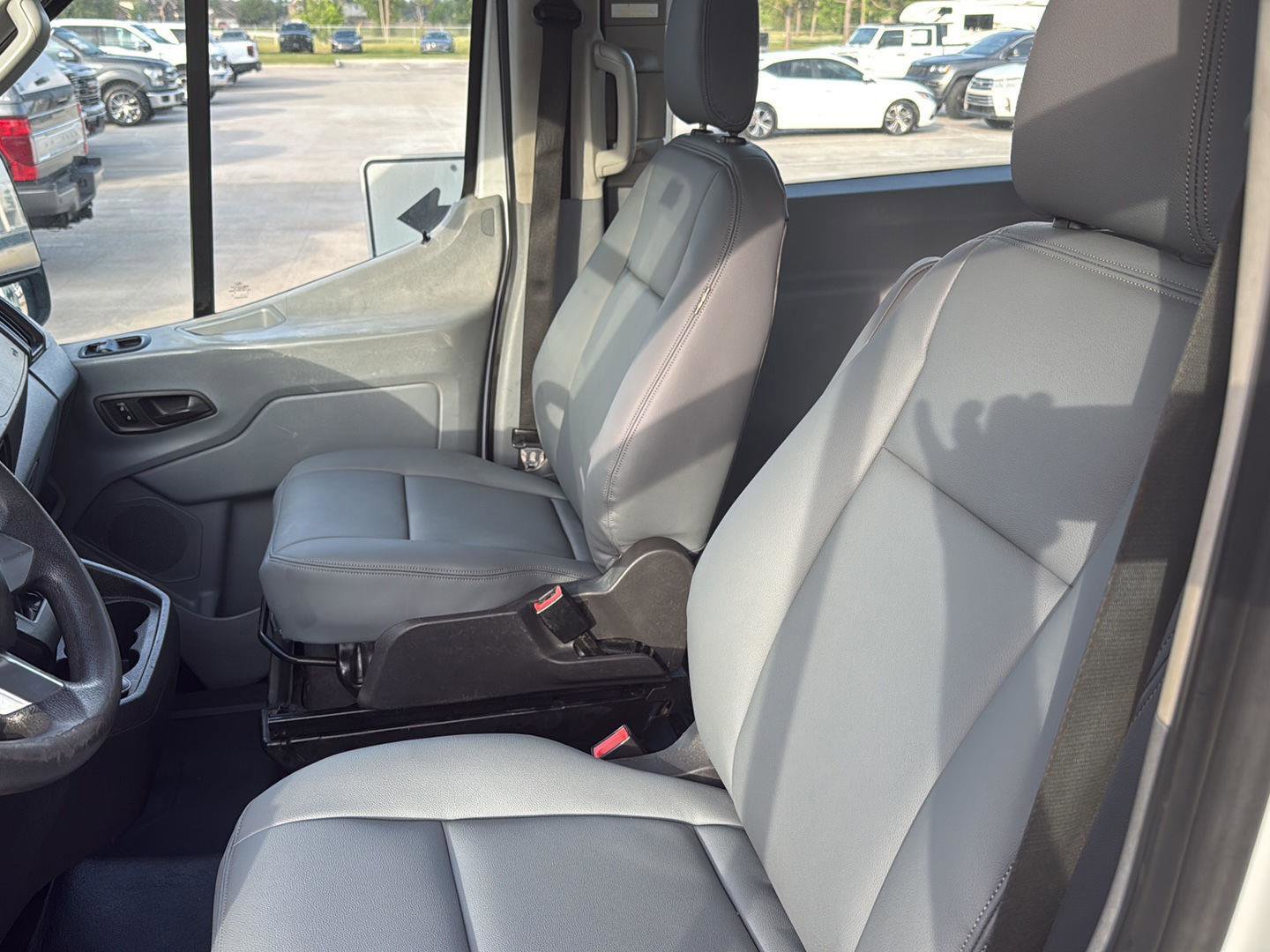 Used 2019 Ford Transit 350 XL image 6