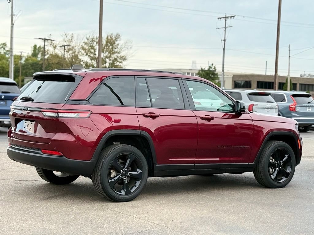 Used 2023 Jeep Grand Cherokee Altitude AWD/4WD image 34