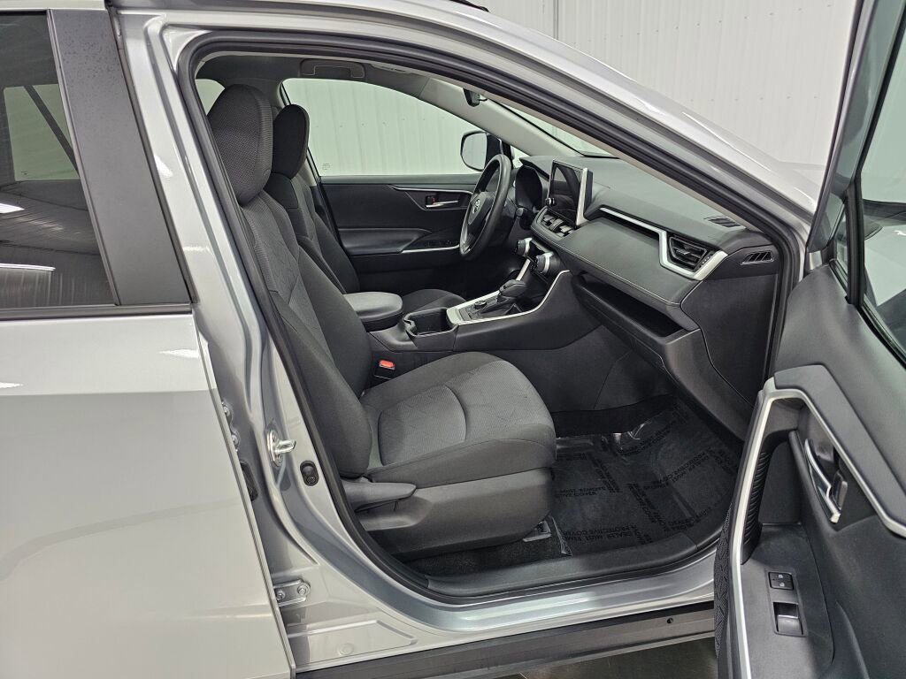 Used 2024 Toyota RAV4 XLE image 7