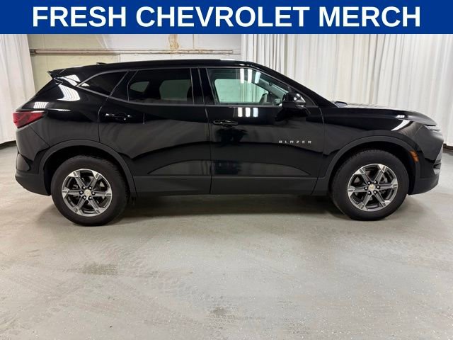 Used 2025 Chevrolet Blazer LT AWD/4WD image 3