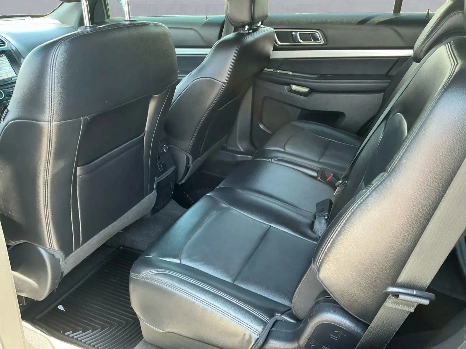 Used 2017 Ford Explorer XLT w/ Equipment Group 202A image 13