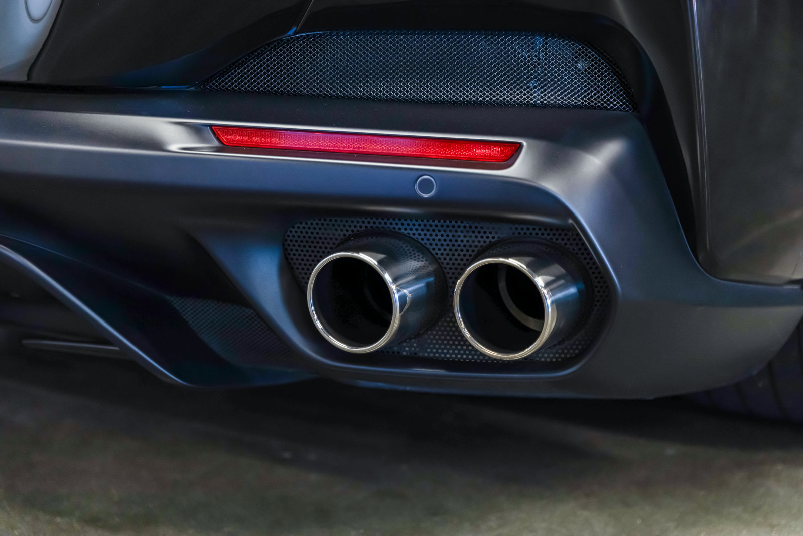 Used 2020 Ferrari Portofino RWD image 32