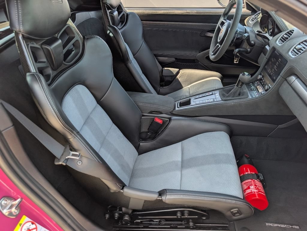 Used 2025 Porsche 718 Cayman GT4 RS RWD image 17