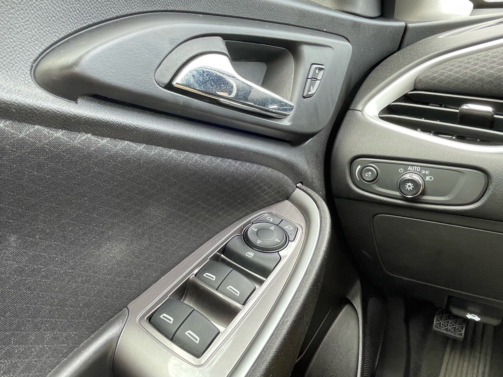 Used 2022 Chevrolet Malibu LS image 15