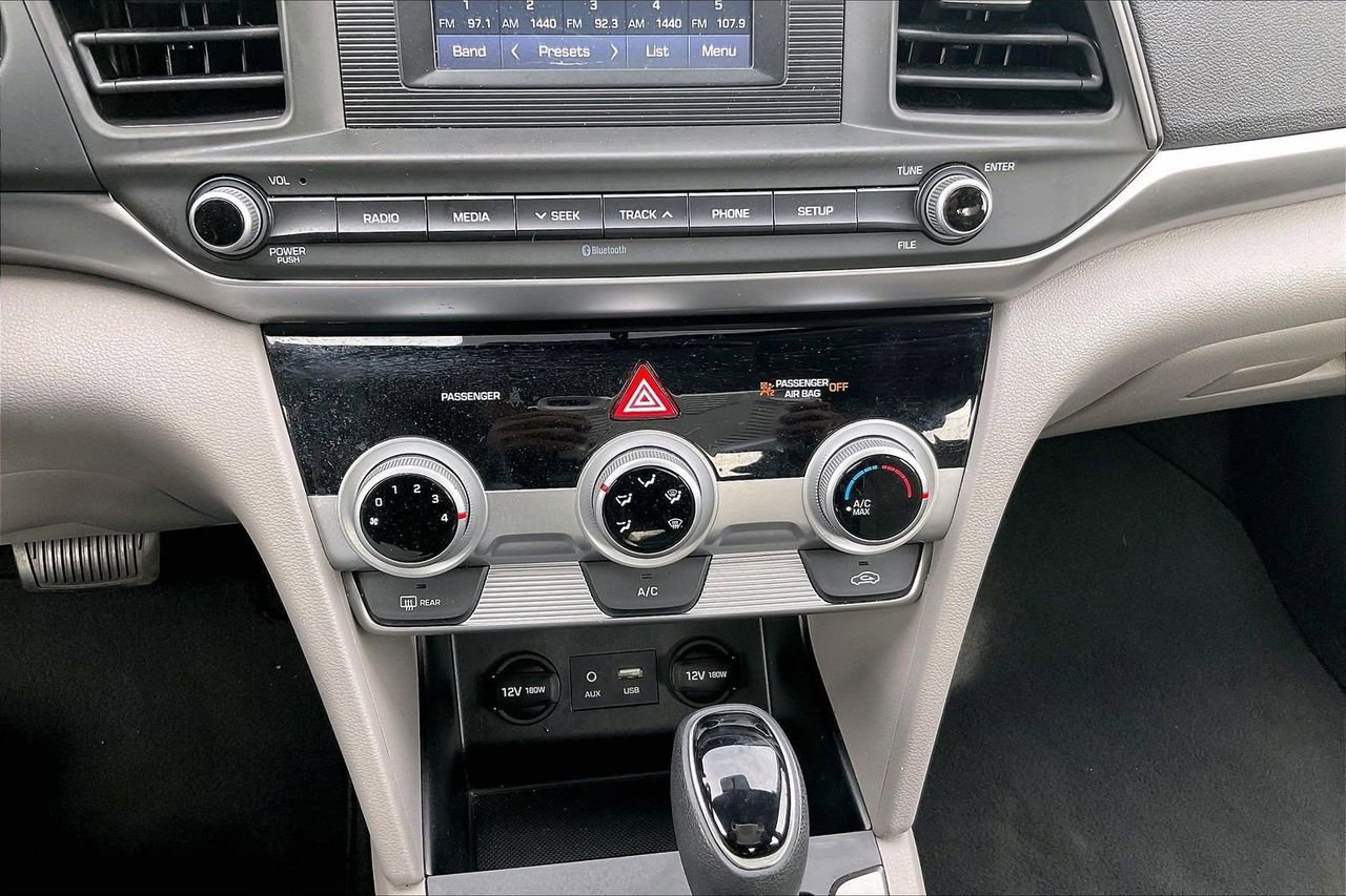 Used 2019 Hyundai Elantra SE image 17