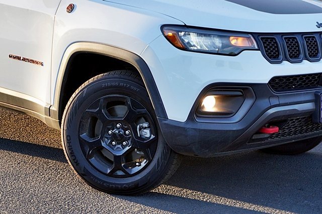 Used 2023 Jeep Compass Trailhawk image 4