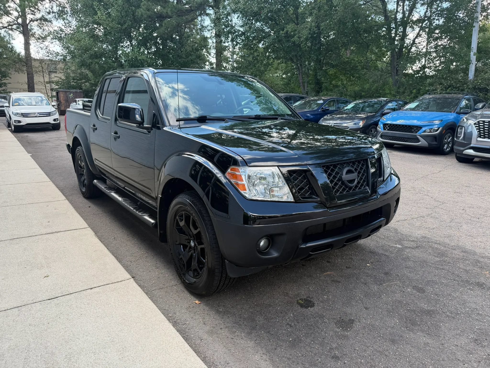 Used 2020 Nissan Frontier SV w/ Midnight Edition Floor Mats AWD/4WD image 4