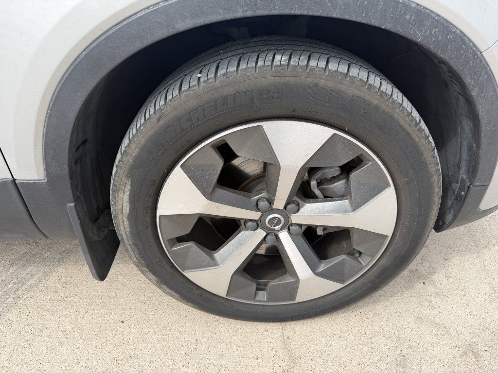Used 2023 Volvo XC40 B5 Plus w/ Driver Assist Package AWD/4WD image 30