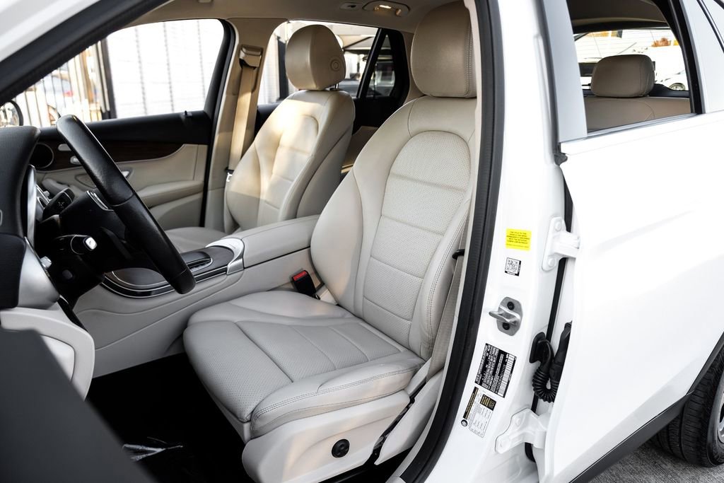 Used 2022 Mercedes-Benz GLC 300 w/ Premium Package Lite image 35