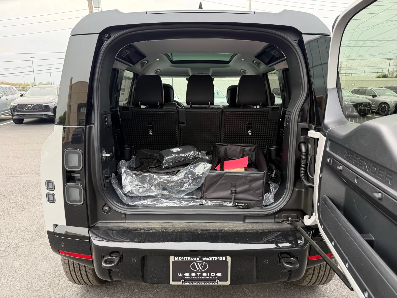 New 2026 Land Rover Defender 110 X-Dynamic SE AWD/4WD image 42