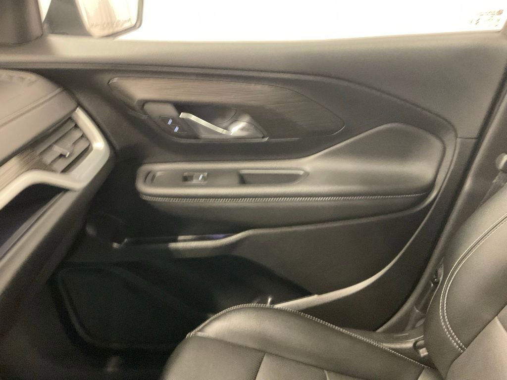 Used 2024 GMC Terrain SLT image 24