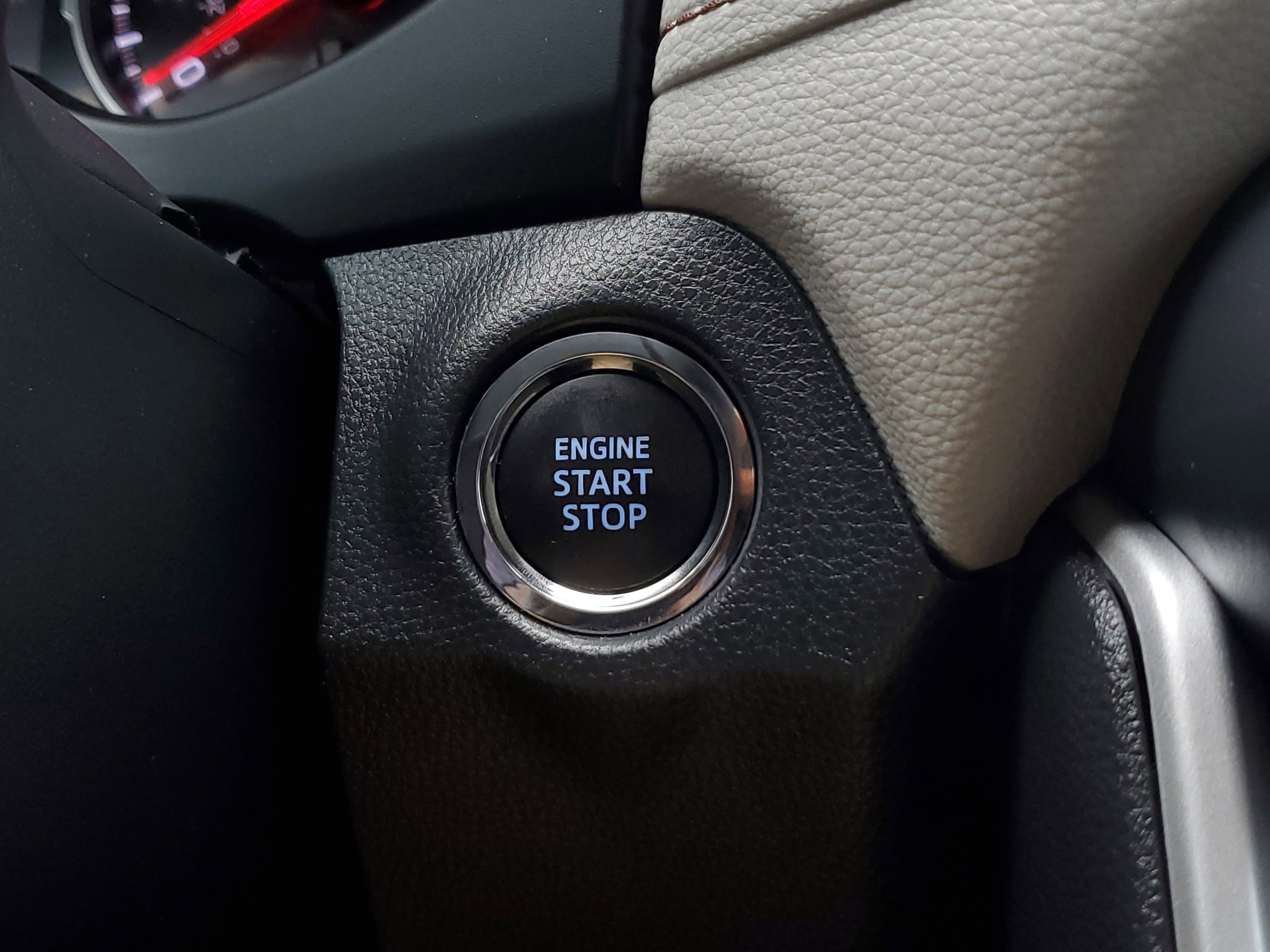 Used 2022 Toyota RAV4 XLE Premium image 31