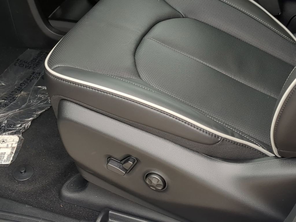 New 2026 Chrysler Pacifica Limited w/ S Appearance Package image 13