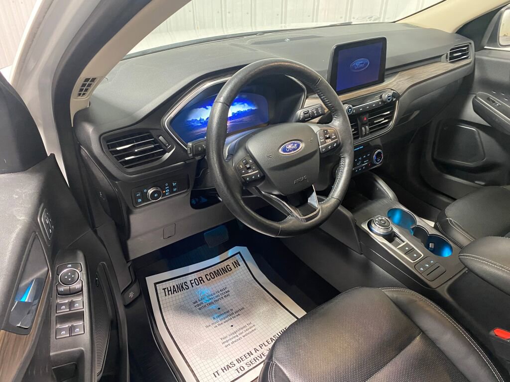 Used 2020 Ford Escape Titanium image 2