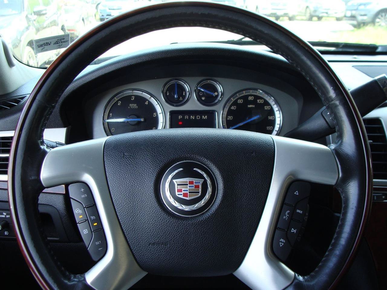 Used 2012 Cadillac Escalade ESV Luxury AWD/4WD image 17