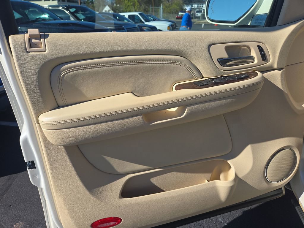 Used 2008 Cadillac Escalade EXT image 39