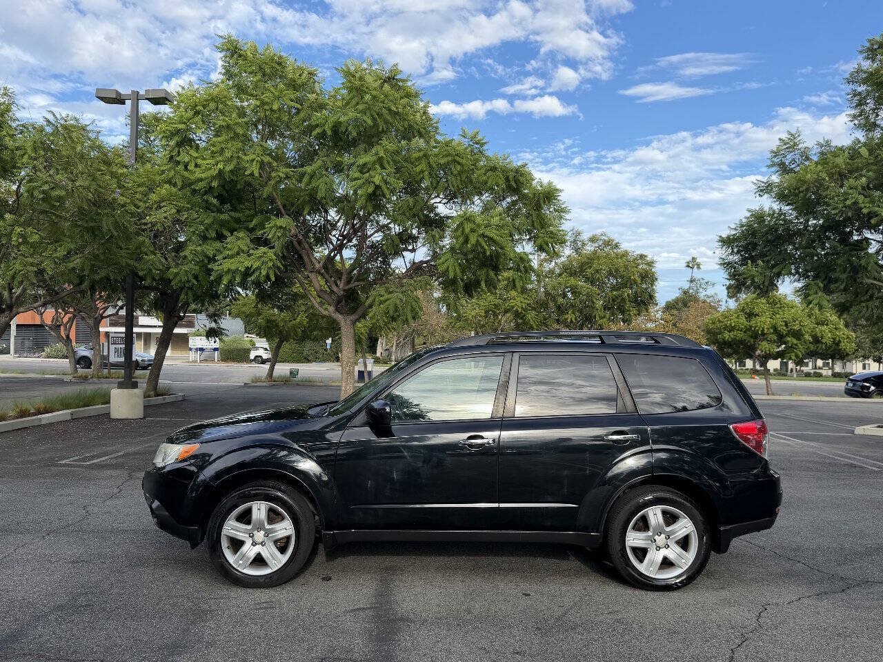Used 2010 Subaru Forester 2.5X Premium AWD/4WD image 2