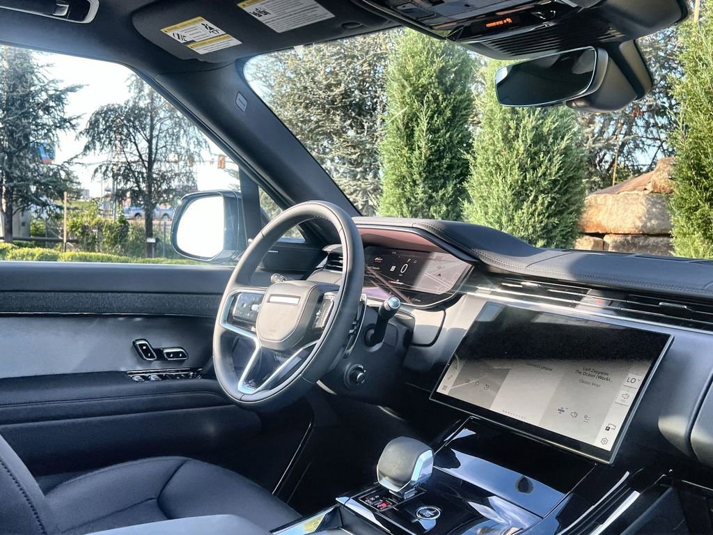 Used 2025 Land Rover Range Rover Sport SE image 14