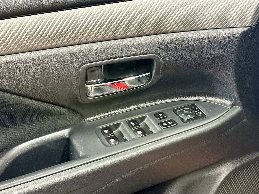 Used 2018 Mitsubishi Outlander SE image 18