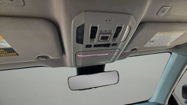 Used 2023 Toyota Highlander XLE FWD image 28
