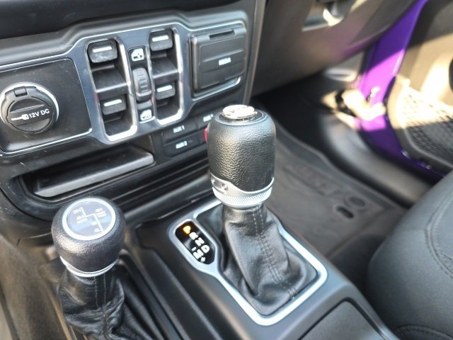 Used 2023 Jeep Wrangler Unlimited w/ Sun & Screen Package image 31