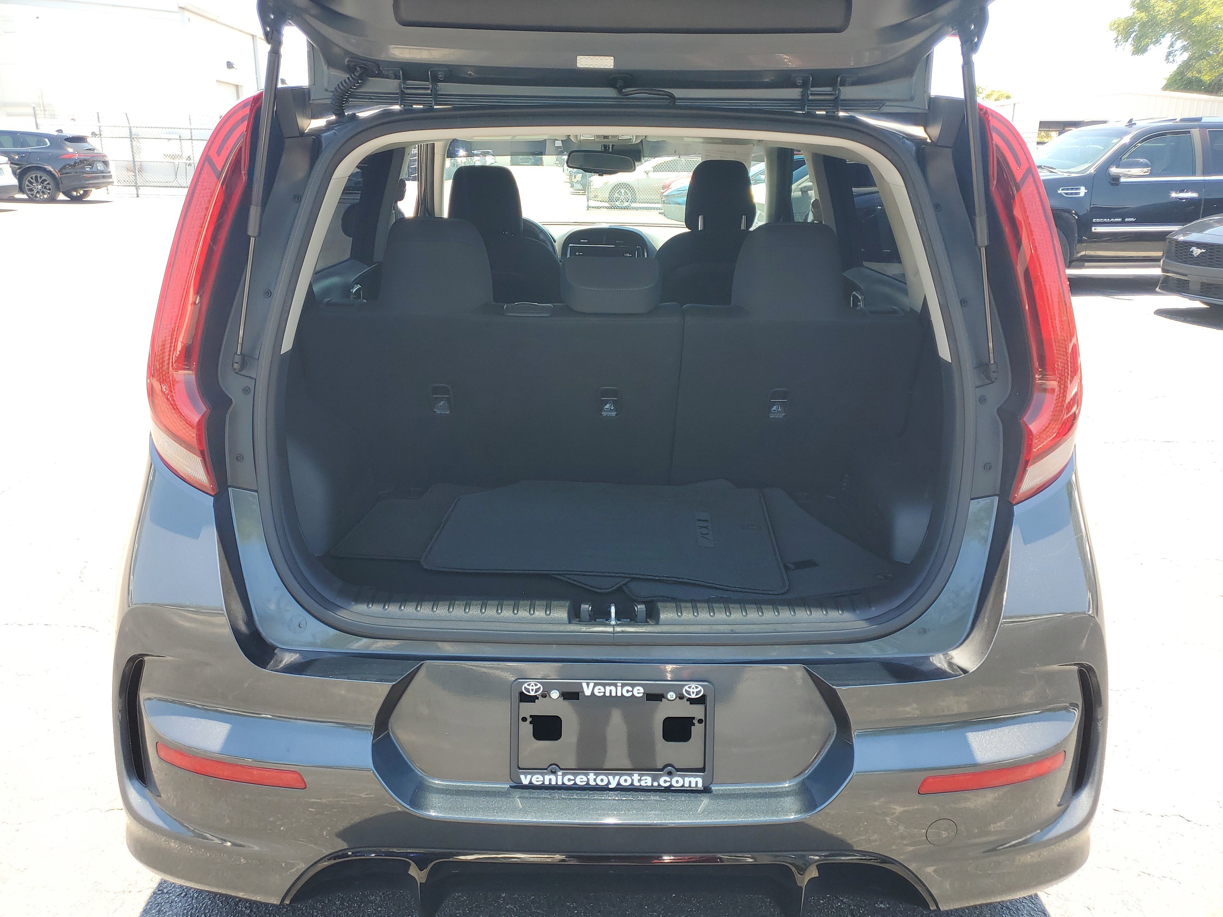 Used 2022 Kia Soul GT-Line FWD image 9