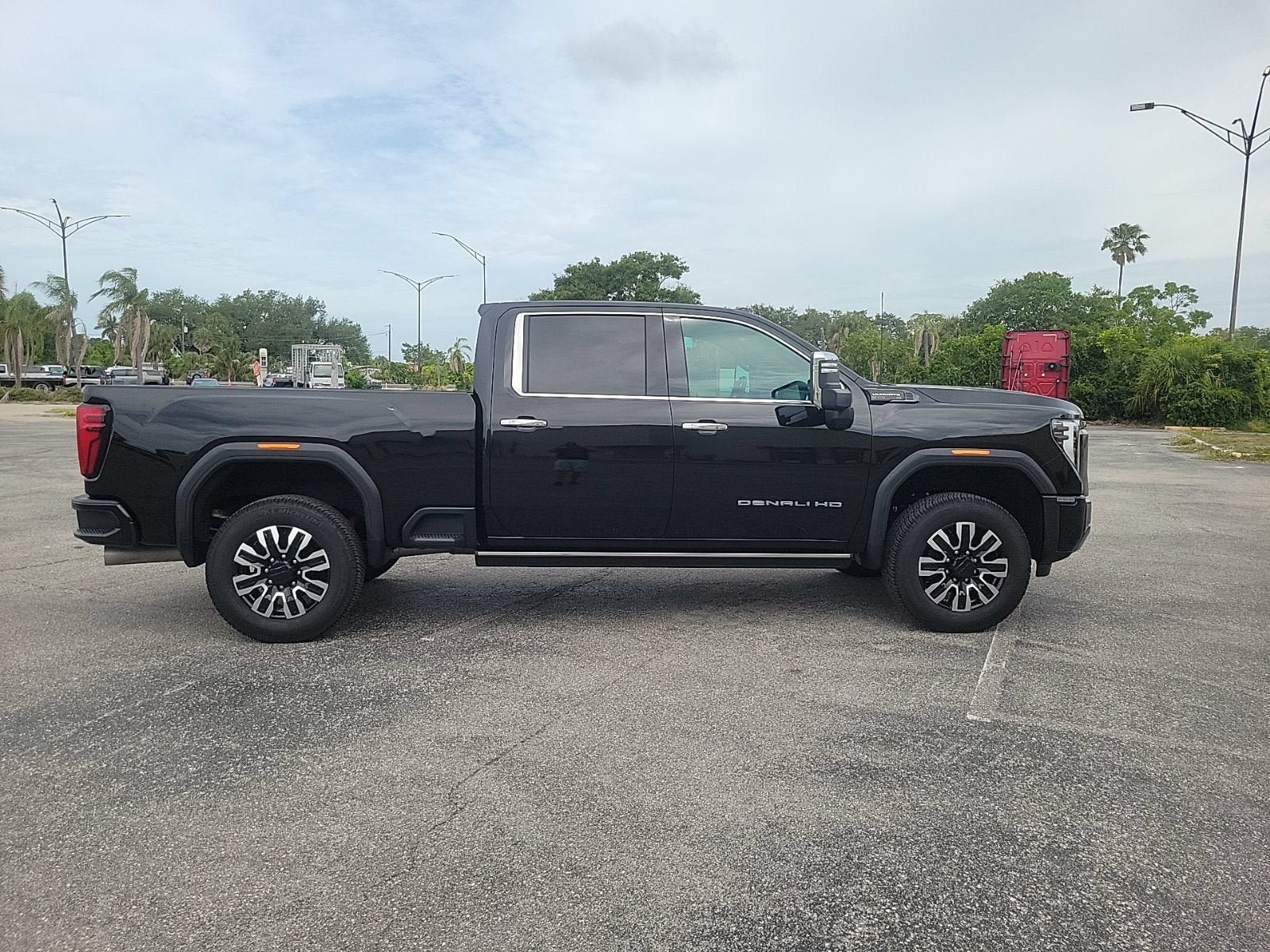 Certified 2024 GMC Sierra 2500 Denali Ultimate AWD/4WD image 5