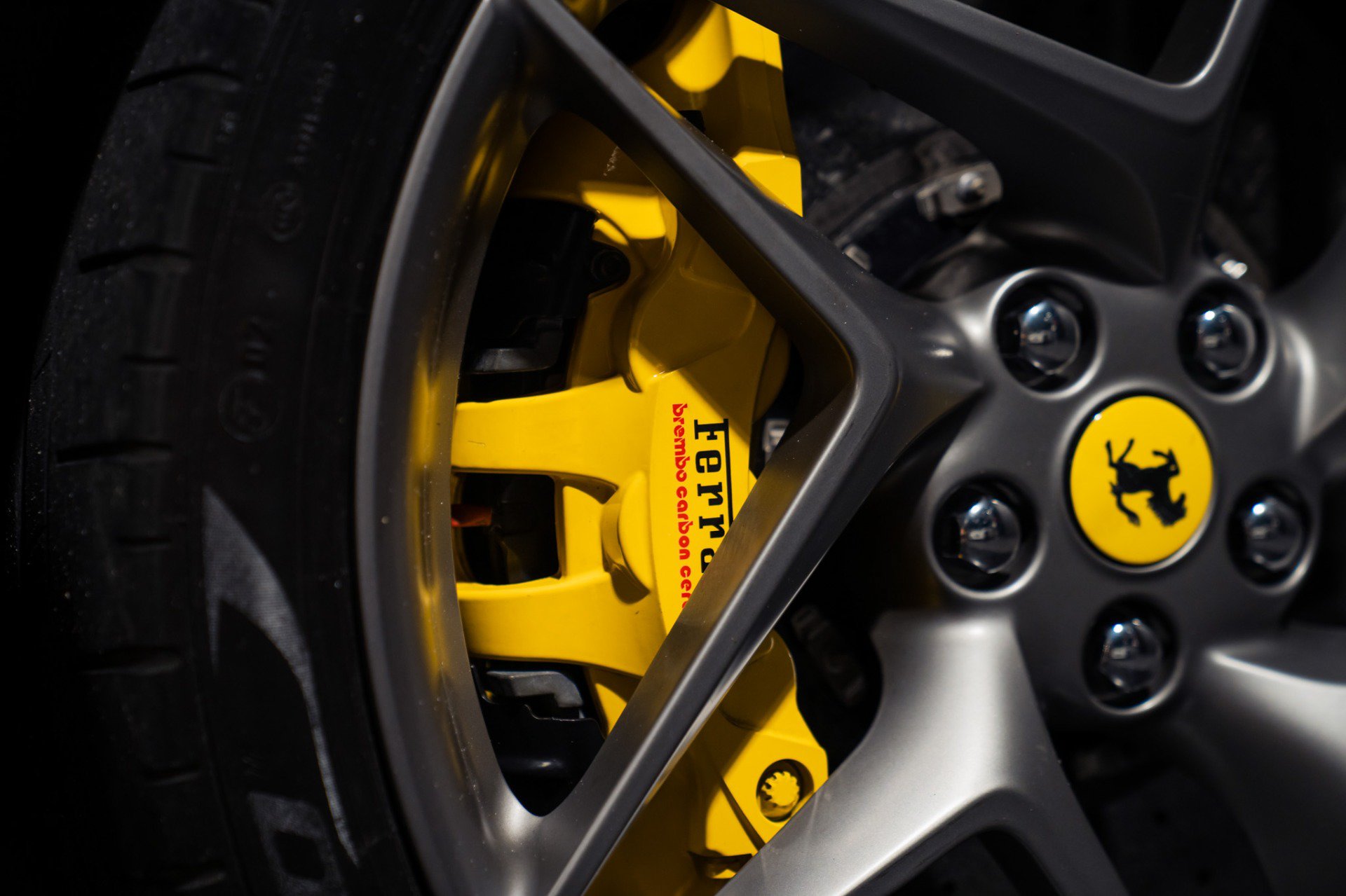 Used 2021 Ferrari F8 Tributo RWD image 9