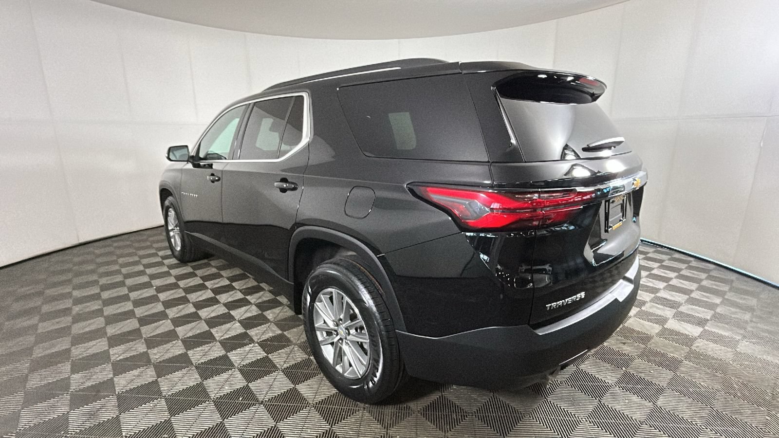 Used 2023 Chevrolet Traverse LT FWD image 5
