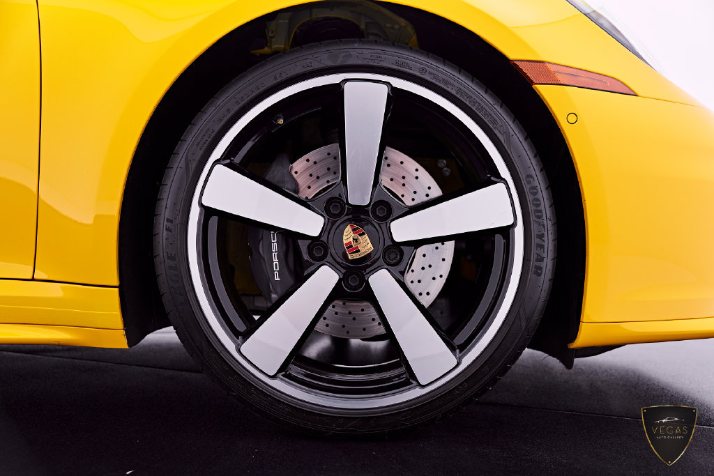 Used 2025 Porsche 911 Carrera RWD image 35