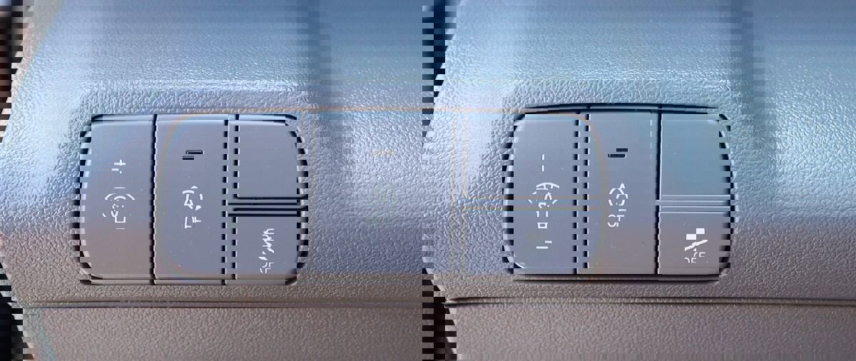 Used 2024 Hyundai Elantra SE image 40