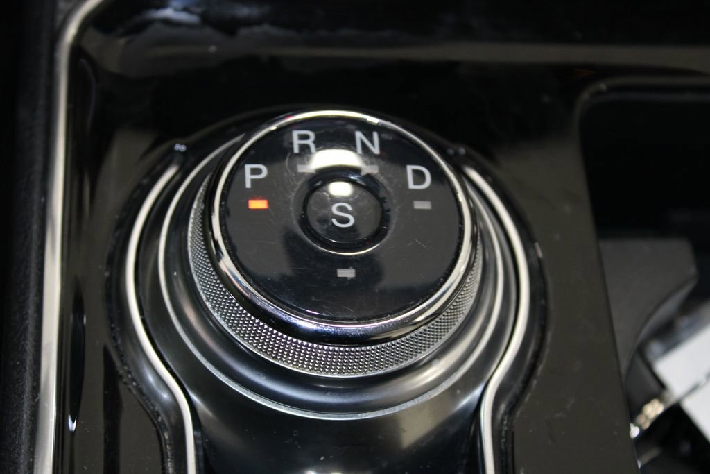 Used 2020 Ford Edge Titanium image 29