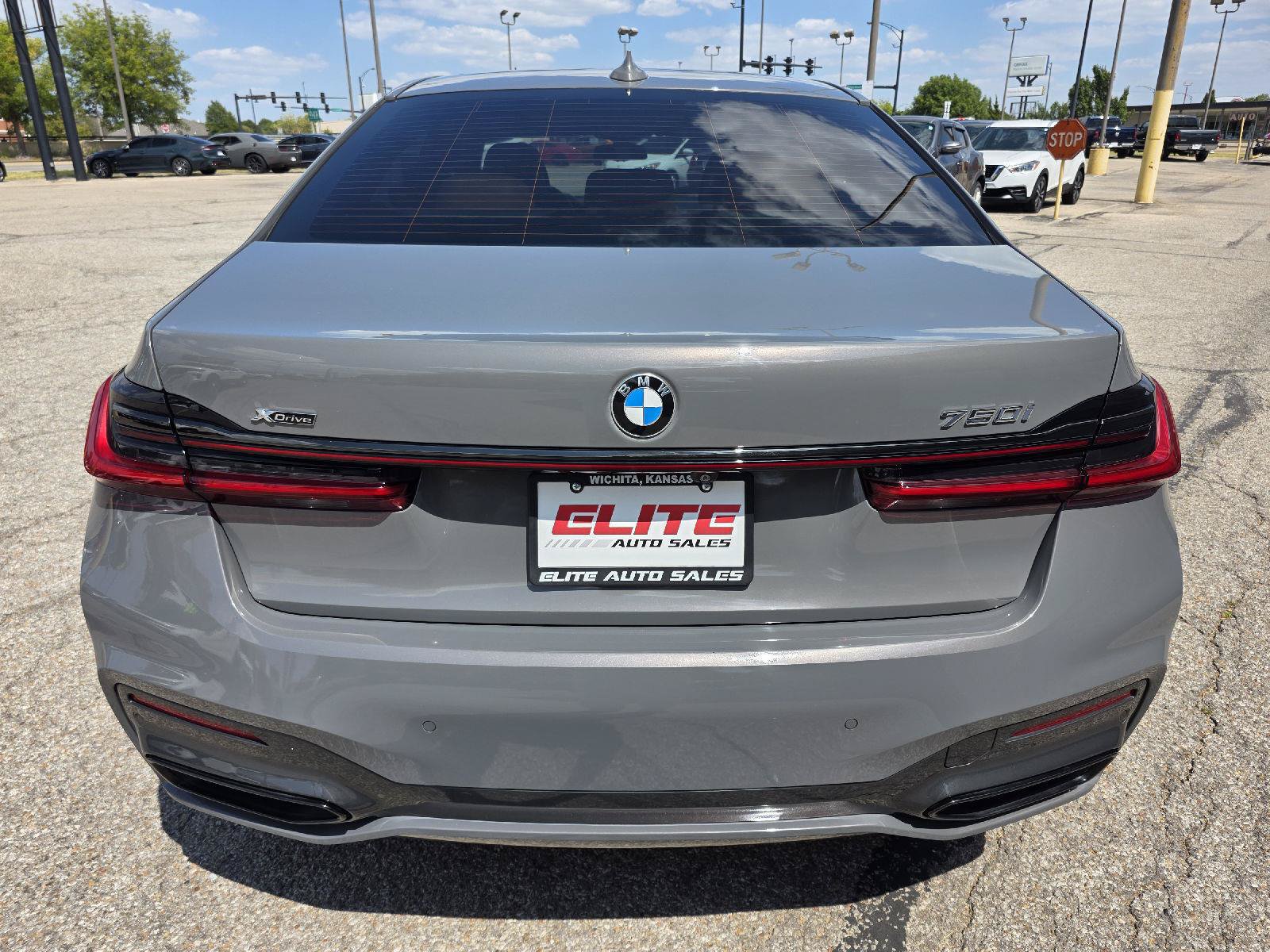 Used 2022 BMW 750i xDrive w/ M Sport Package AWD/4WD image 6