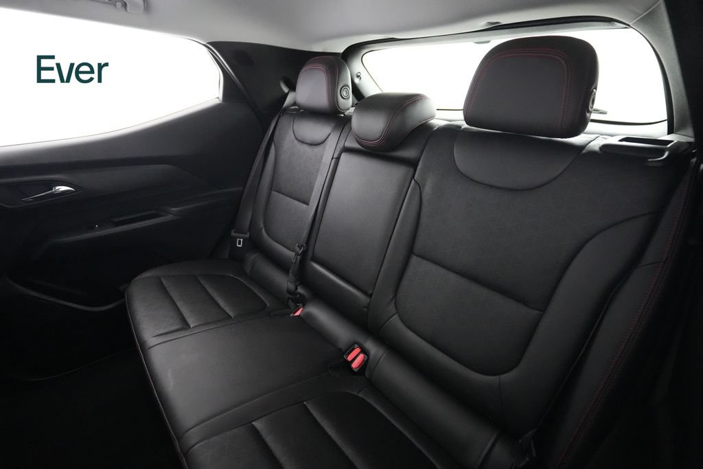 Used 2027 Chevrolet Bolt RS w/ Technology Package FWD image 24