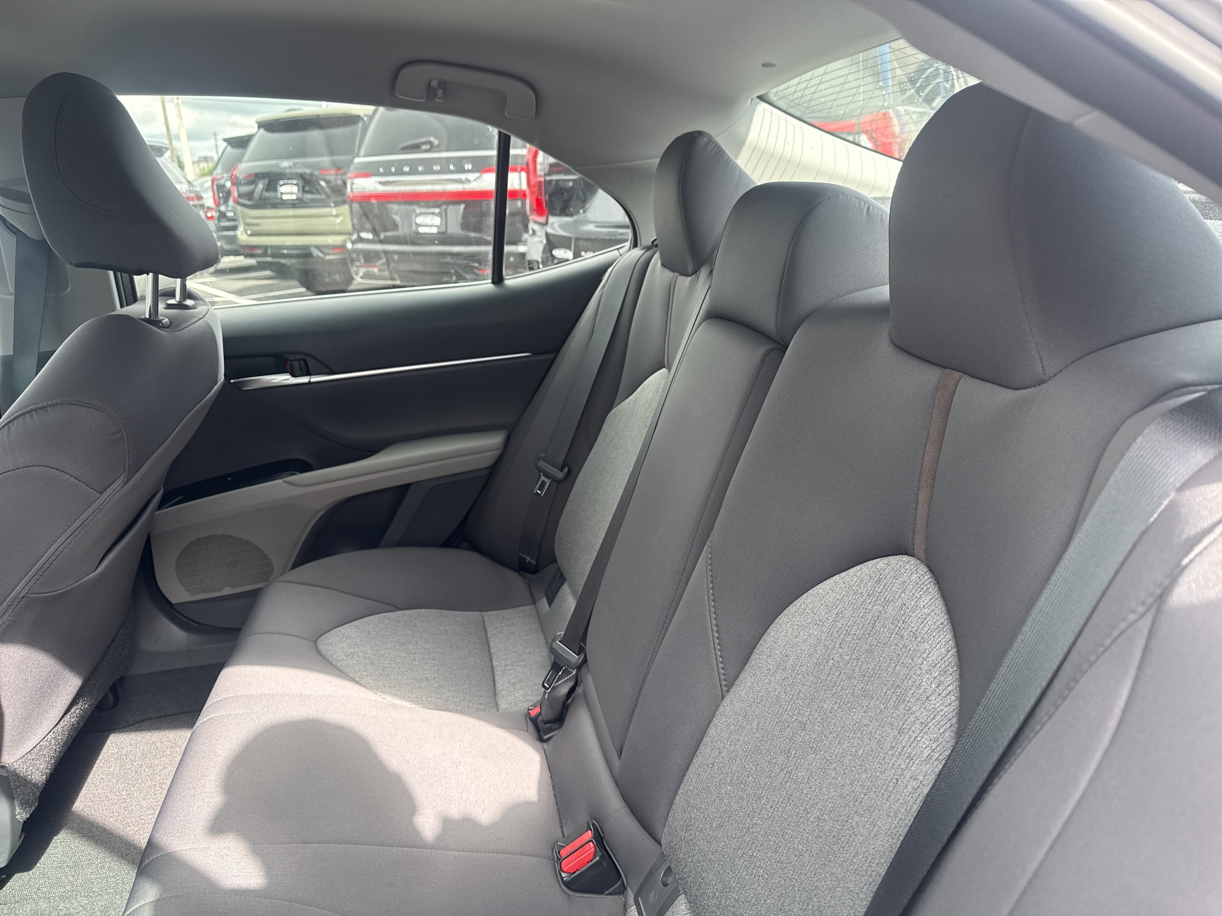 Used 2018 Toyota Camry LE FWD image 8