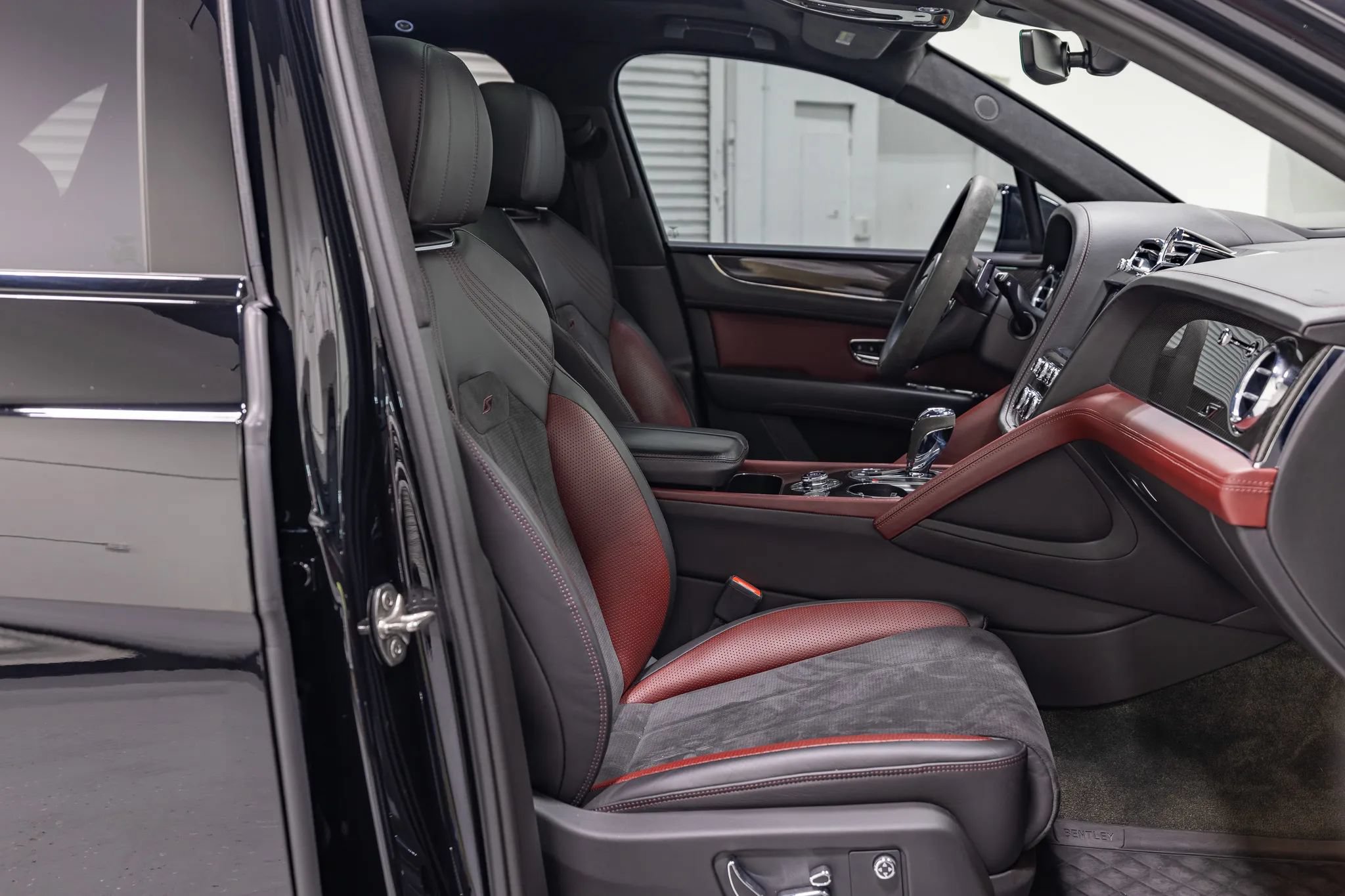 Used 2022 Bentley Bentayga AWD/4WD image 34