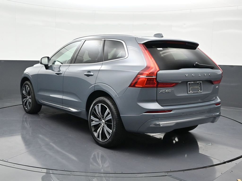 Used 2022 Volvo XC60 B5 Inscription image 3