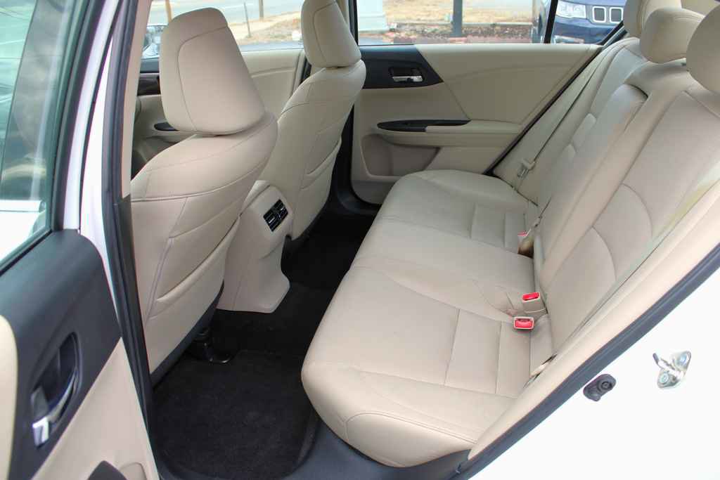 Used 2017 Honda Accord EX-L image 10