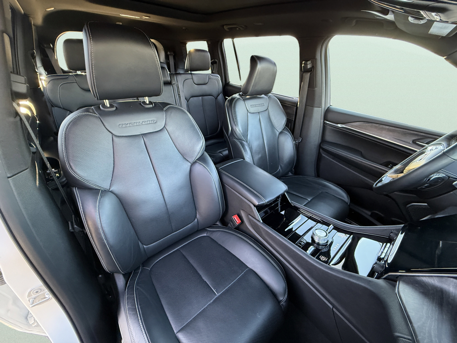 Used 2025 Jeep Grand Cherokee L Overland w/ Advanced Protech Group III AWD/4WD image 21