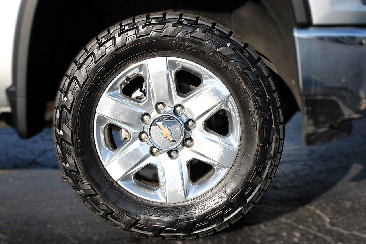 Used 2022 Chevrolet Silverado 2500 LTZ w/ LTZ Convenience Package image 47