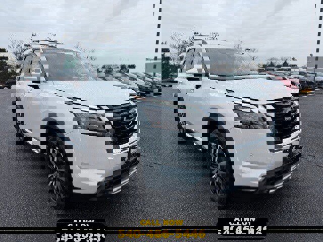 New 2025 Nissan Pathfinder Platinum w/ Cargo Package