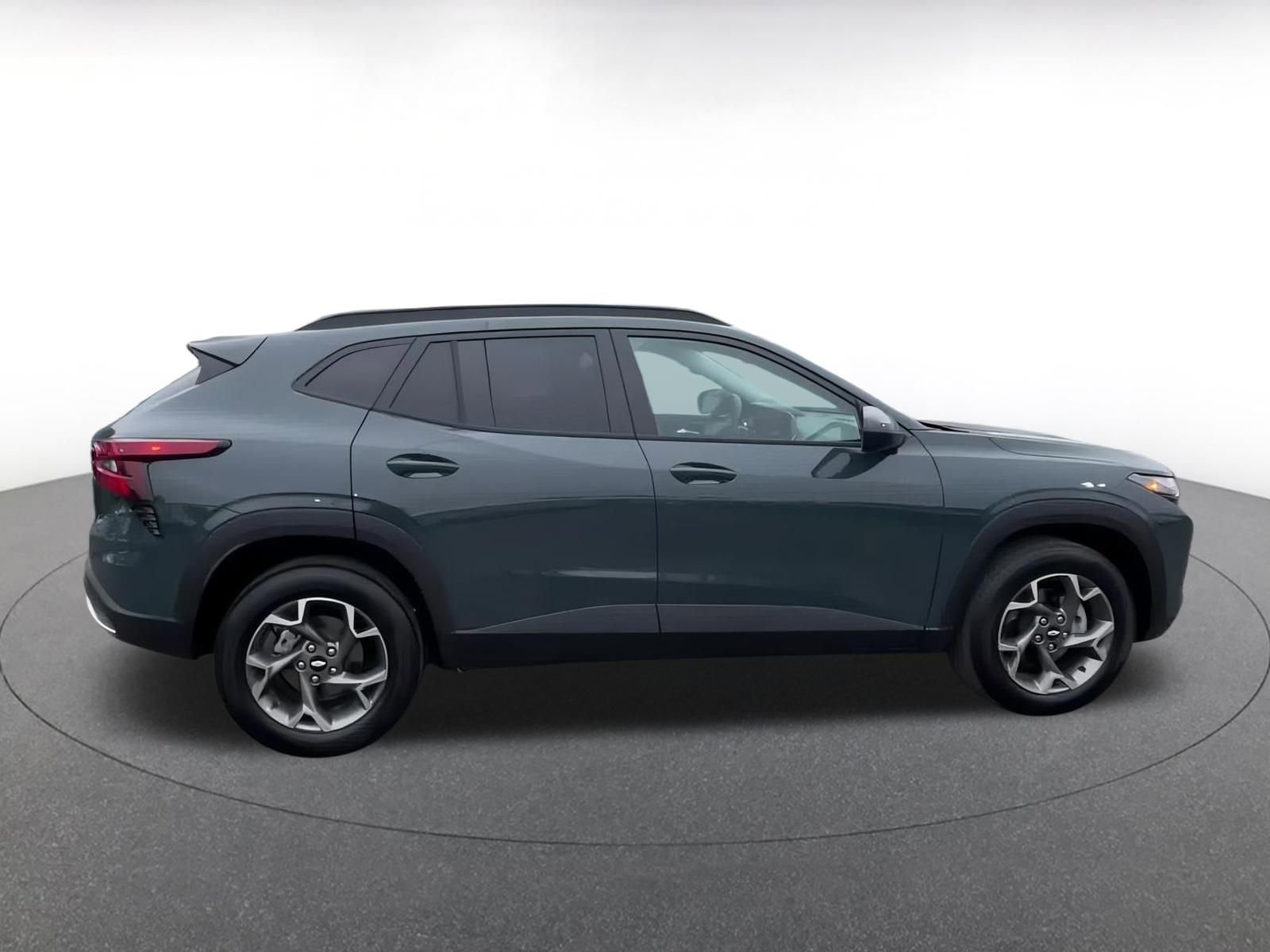 Used 2025 Chevrolet Trax LT image 16