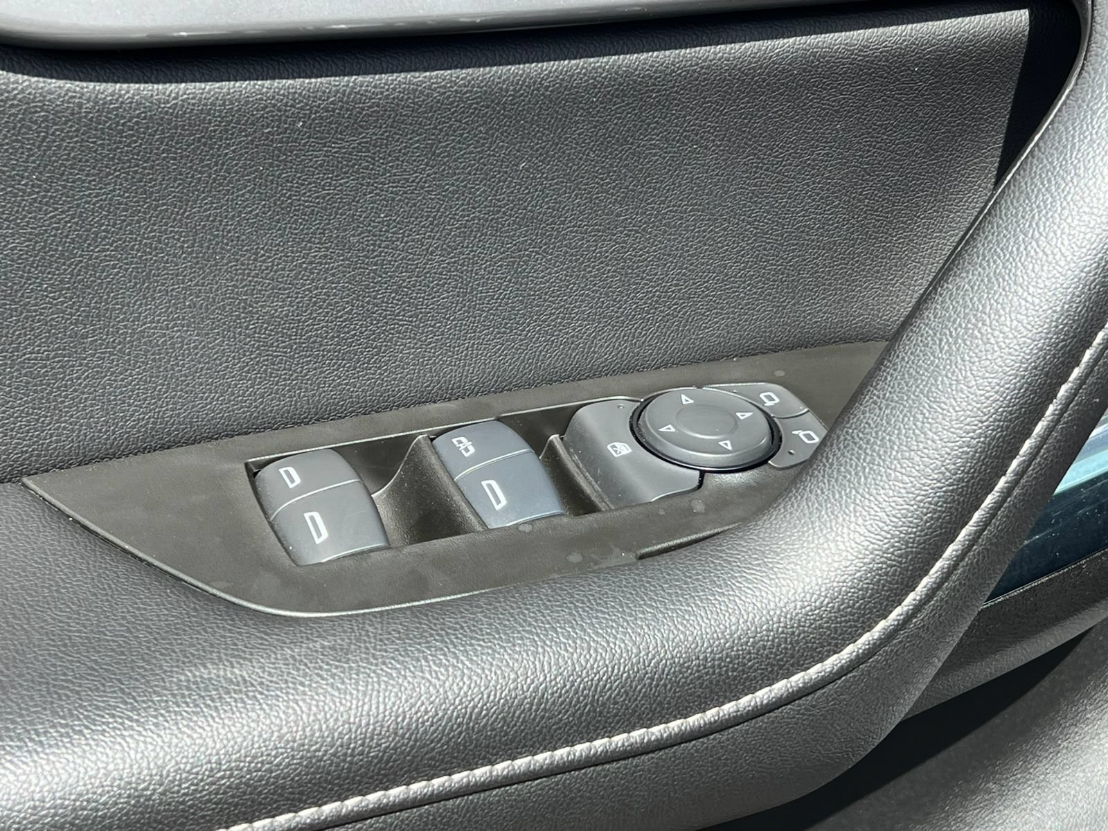 Used 2025 Chevrolet Blazer LT AWD/4WD image 15