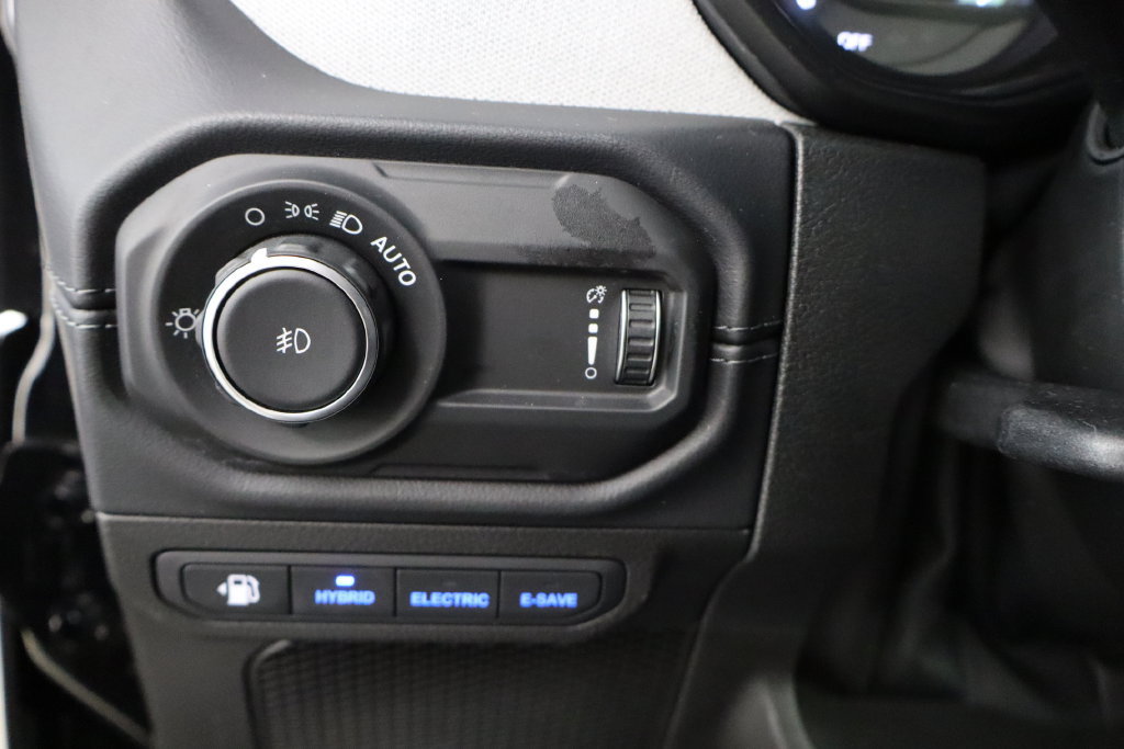 Used 2025 Jeep Wrangler Unlimited Sahara AWD/4WD image 22