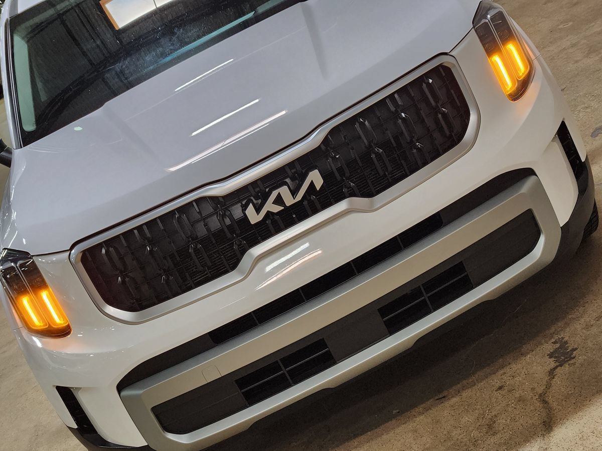 Used 2024 Kia Telluride EX w/ EX Captain's Chair Package FWD image 19